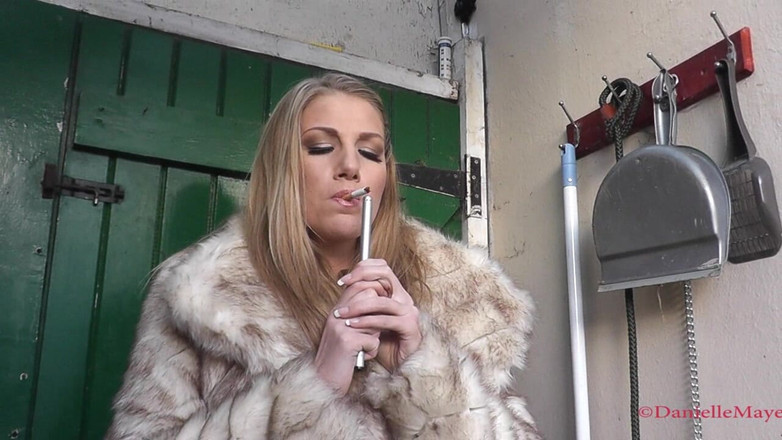 DanielleMaye: Menghancurkan rokok