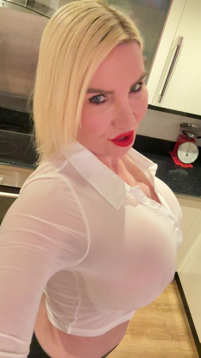 Sophie James: MILF pondělí žádné kalhotky a tajné hračky