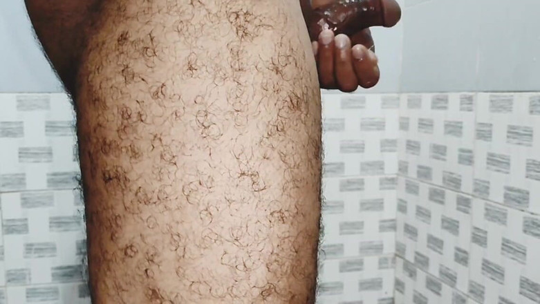 Jastin: Ein sexjunge masturbierte plötzlich, jemand klopfte die tür und erwischte...