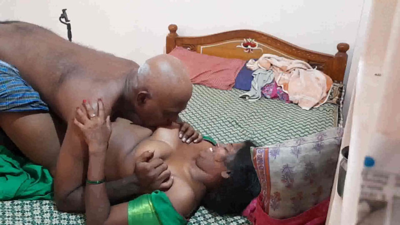 Desi palace: Desi india scopata alla pecorina dal fidanzato