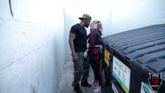 Rome Major: Velké černé péro Rome Major je vykouřeno zezadu!