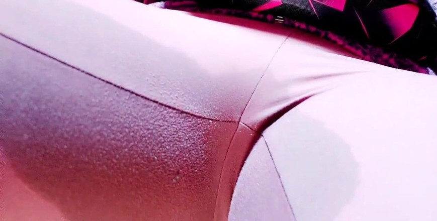 Nicoletta Embassi: Nicoletta non riesce a resistere e si fa pipì su...