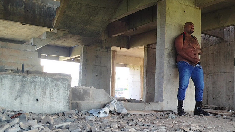 TheBlacKHunterr: Je suis allé faire pipi sur le chantier et j’avais...