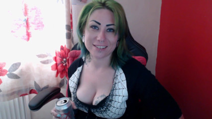 Tattooed Milfy Mama: Silly burps