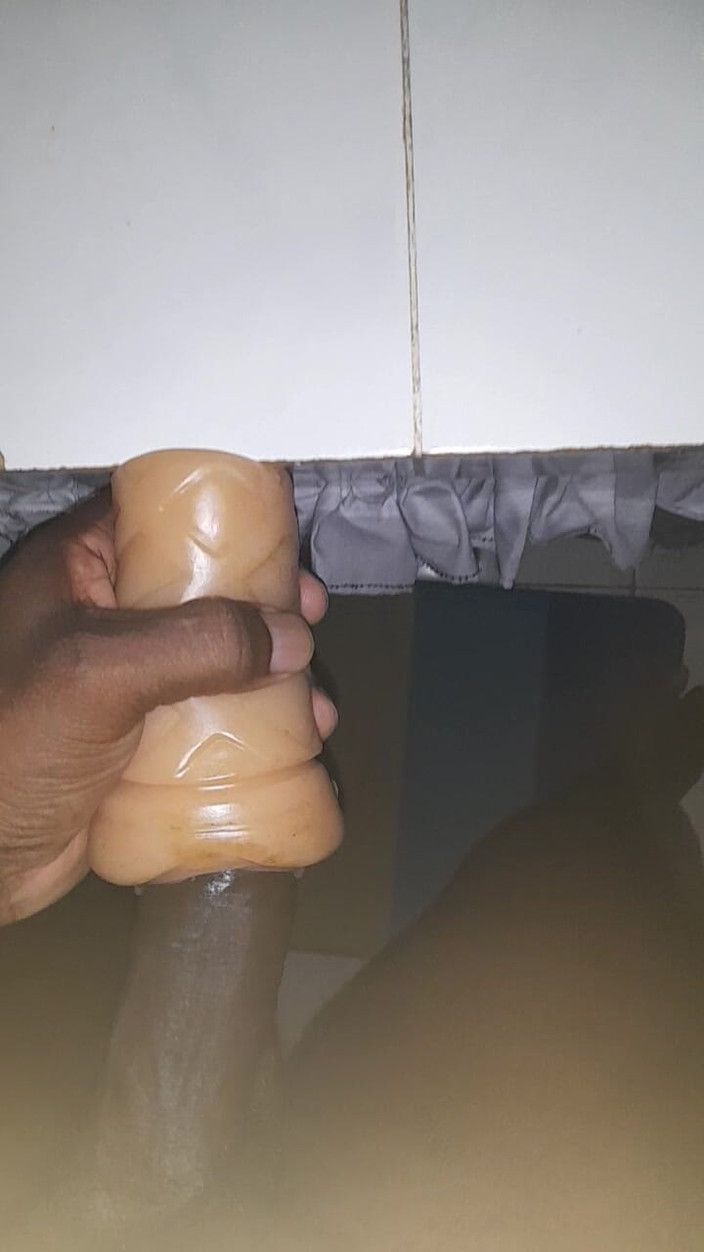 Black guy: S7 E6 sục cu
