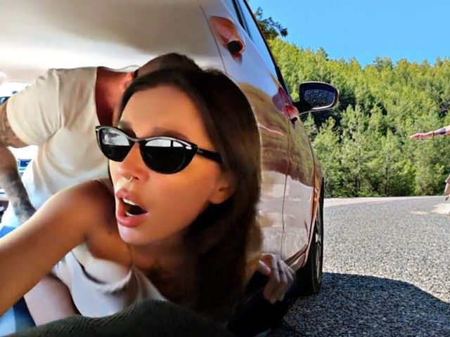 I Gave the Blogger a Ride and Fucked Her in the Car! (Ghomestory)