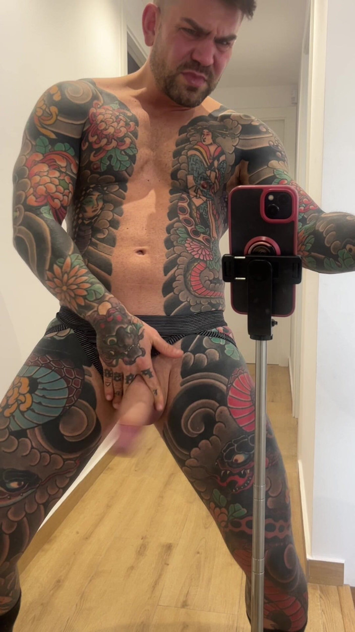 Juan Lucho Gay: Iberian Male Masturbates