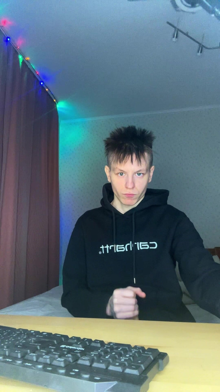 Morflot24: Hladím ho rychle a drsně, dokud není pokryta celá moje...