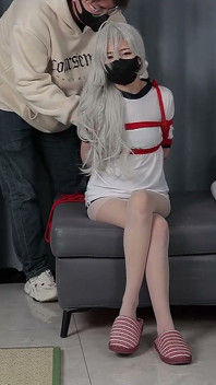 My Cute Girlfriend in White Stockings and White Hair Played Bondage Games with Me, Walking with My Hands Tied and Shackles on My Feet