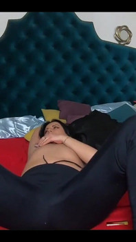 Milfycalla - masturbace a hraní si s kundičkou při nošení oblečení 233 - dnes se cítíte jako relaxovat. Chci da...