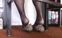 Abby Anna: Schoenspel platte nylons