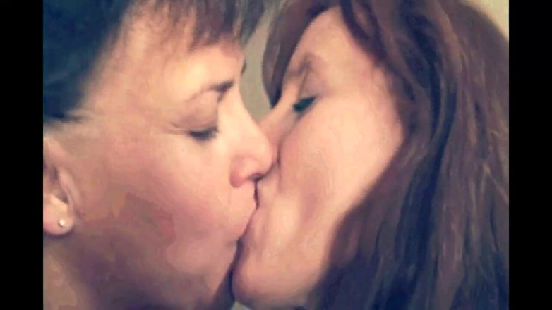 My Dirty Family: Sudden Lesbian Needs to Satisfy