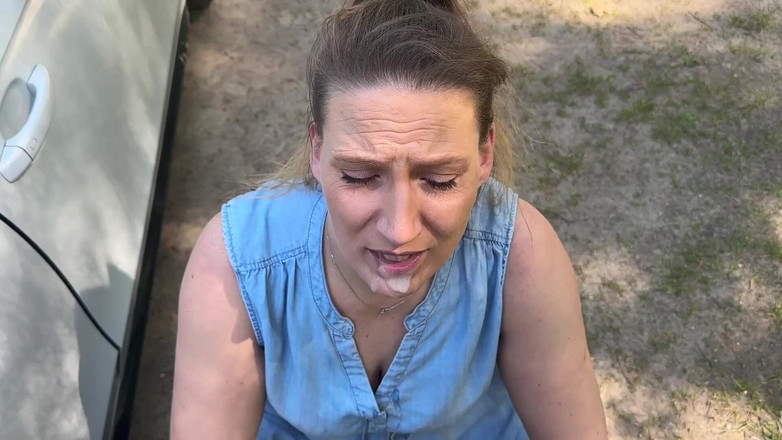 Julia-Winter: Geil in de auto - neuk me buitenshuis