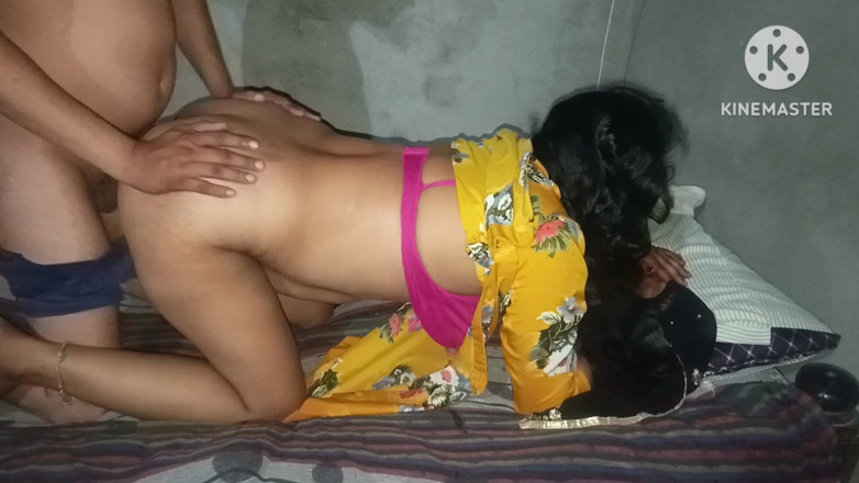 Kavita69: La sorellastra indiana è stata beccata mentre fa una videochiamata con...