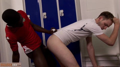 BullDogXXX: BullDogXXX - bàn chân đồng tính to đen của tôi trên khuôn mặt...