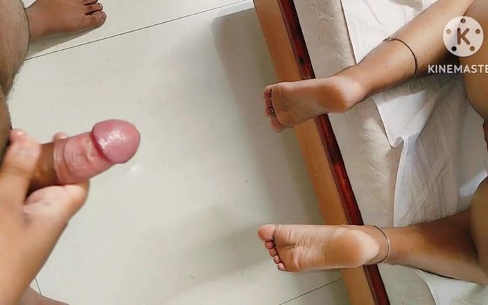 Ushabhabhi69: Je baise ma voisine tatie, elle est seule à la maison