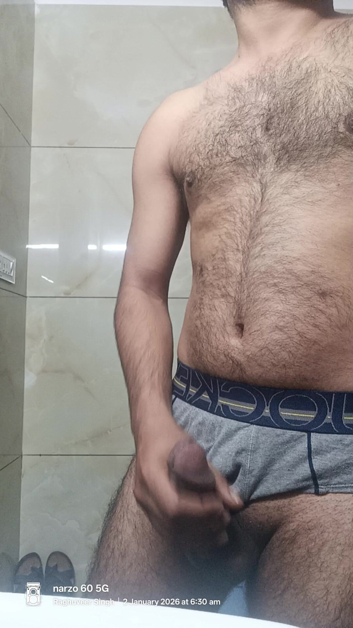 Rajasthani-old-lover: L'indiano del rajasthani desi man si gode la doccia ed...