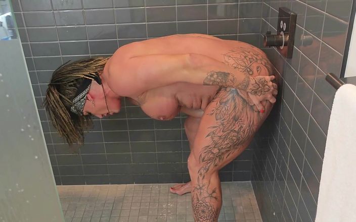 Danaxmuscles: Je baise baigne dans du lait