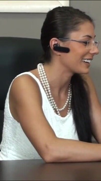 Sofia Cucci con gafas es aún más sexy