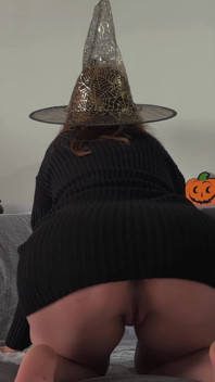 Witch's Fart Curse: Toxic Spell for Halloween