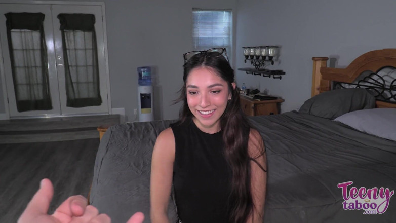 Teenytaboo: Assistente Madison é pega se masturbando no meu sofá