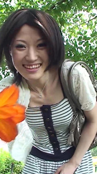 Questa ragazza asiatica stava succhiando nel furgone e poi facendo la doccia.