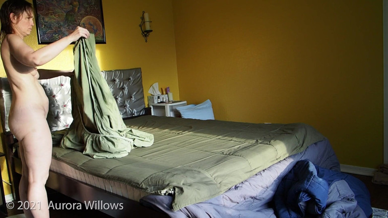 Aurora Willows: Making the bed nude