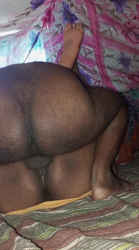 Auntixxx69: 継母と継父のセックス動画がバイラル