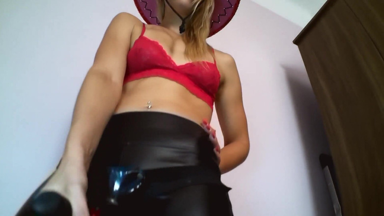Solo Austria: Princess Kimberly`s strapon sucking POV! NO AUDIO