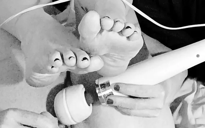AzFoxxxTailPhelicia: Gspotvib+feet 22-03-09