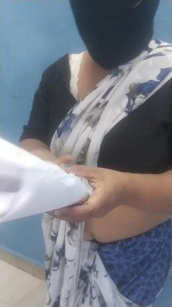 Tamil lesbian: Giáo viên làm tình với cậu bé vì mark