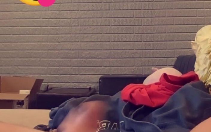 Bald Daddy: Kale papa-man likt blanke pik in autowasstraat bonus enorme cumshot...
