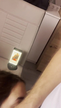 Hisap batang kecil suami cuckold mendalam