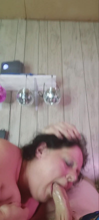 Quando ha finito con questa puttana la spinge al flor