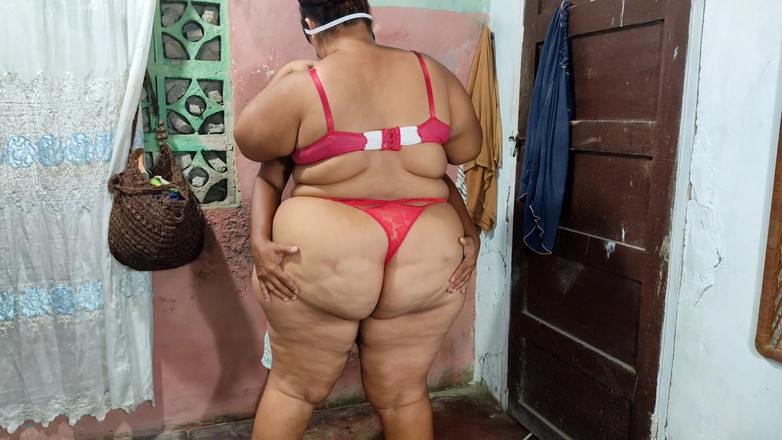 Gordita Culo Rico: Ik kreeg bezoek van mijn ondeugende stiefzoon, hij begon me...