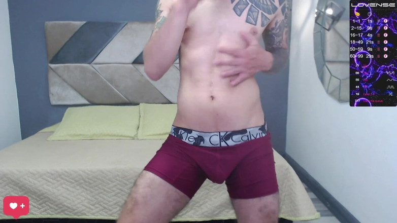 Anthony_Mercer_01: Anthony мастурбирует в своей новой комнате и красив