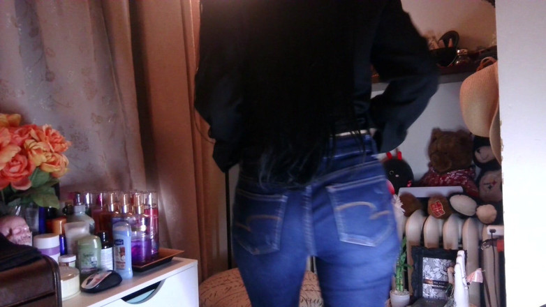 Raven Willow: Minha bunda fica bem em jeans