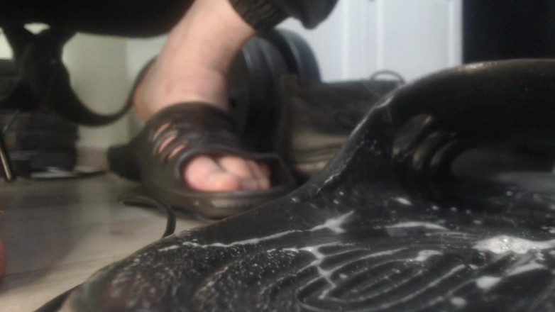 Hunky time: 男性精子和拖鞋