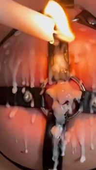 T thoa bộ ngực to của tôi và núm vú xỏ khoen trong áo ngực da mới:) Video 14:01 phút