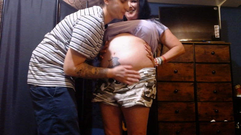 Abby Anna: Беременные большие животы трутся, лесбиянки массажируют