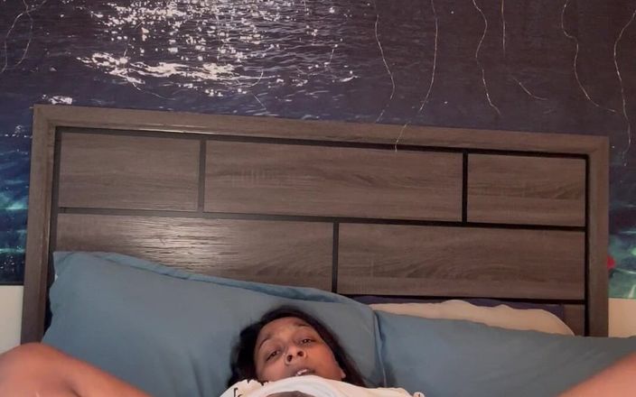 Mayhem_Molly: Una calda miLF arrapata ha bisogno di farsi scopare