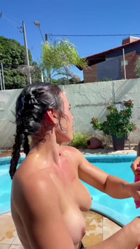 Si nakal mary dares aku lagi asik muasin memekku di pinggir kolam renang - lesbian dengan
