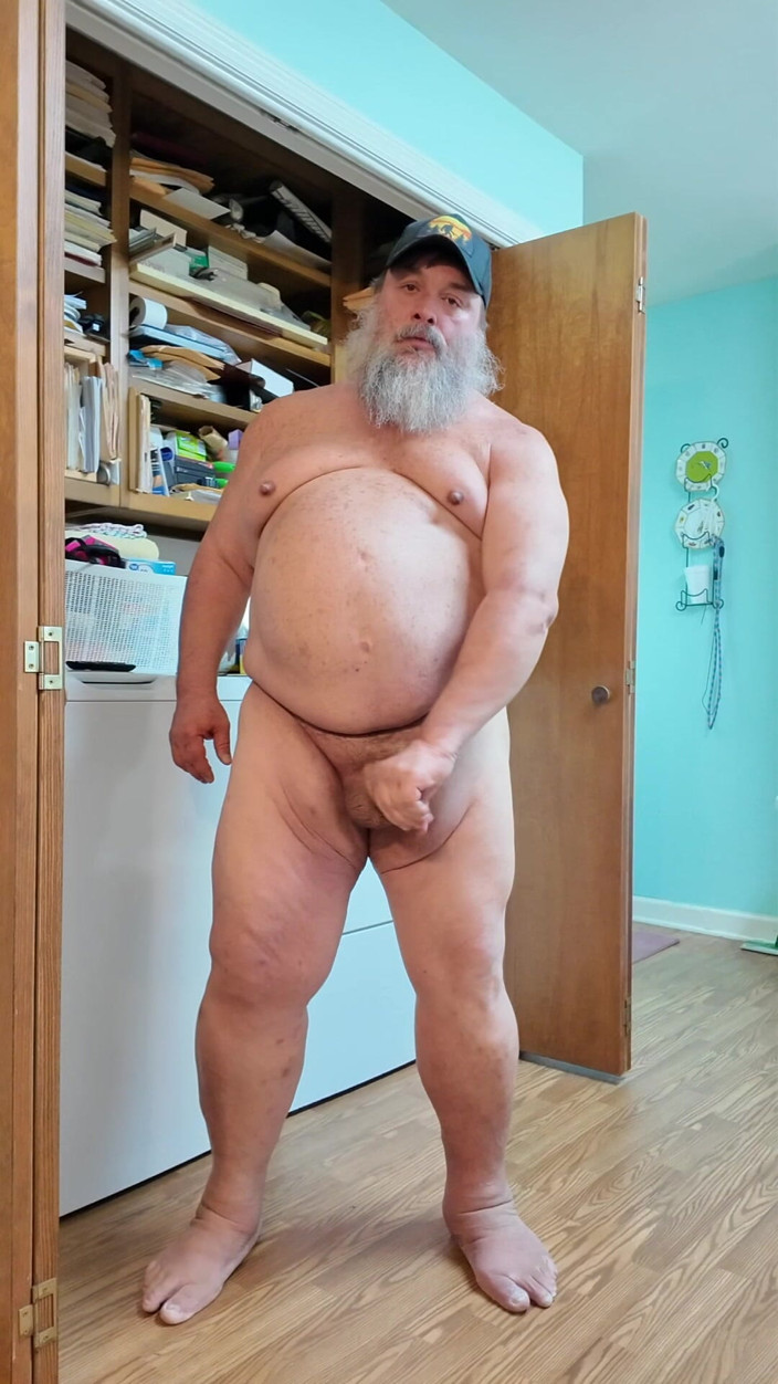 GeneWadexxx: Hombre de oso grande en la lavandería