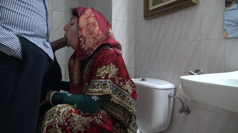 Souzan Halabi: 아프리카 이민자가 미시 입에 사정할 수 있도록 빨아주는 쿠르드 할머니