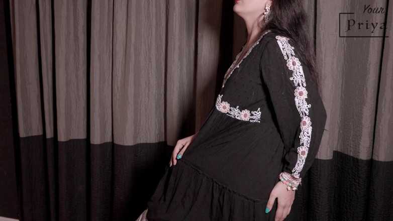 Your Priya: ภรรยากำลังเปลี่ยนเสื้อผ้าอยู่พอดีสามีเดินเข้ามาเย็ดเธอ