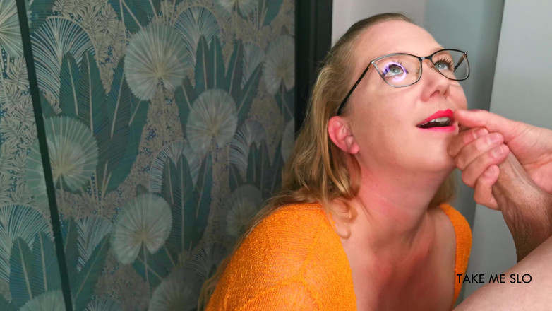 TakeMeSlo: こんなに多い精液は期待していませんでした - 視点フェラチオとフェイシャル