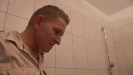 可爱的黑发被她的男人搞砸了