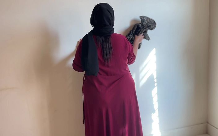Aria Mia: हिजाब हुकअप - सुडौल मुस्लिम असली नौकरानी की घर के मालिक द्वारा चुदाई जबकि वह बिस्तर के कमरे की सफाई कर रही है