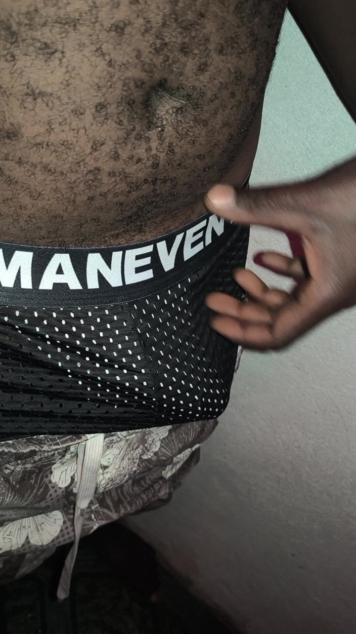 Kenyandick: Kåt hårig svart hane blir kinky i förrådet