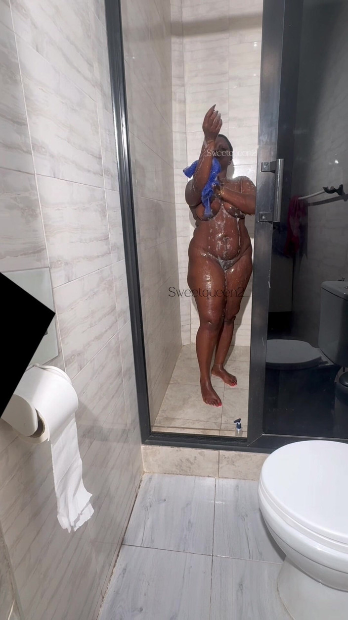 Sweetqueen2: Rapidito antes de salir de la ducha.